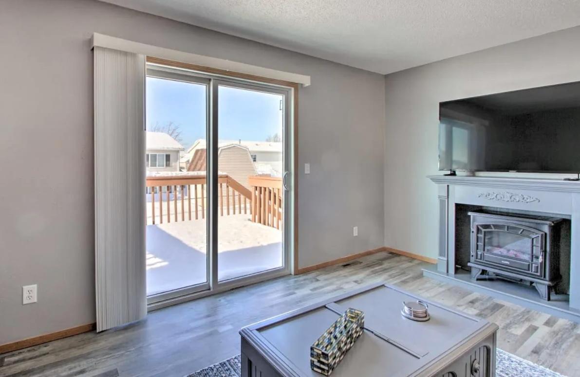 Welcoming West Fargo Retreat W Backyard Βίλα Εξωτερικό φωτογραφία